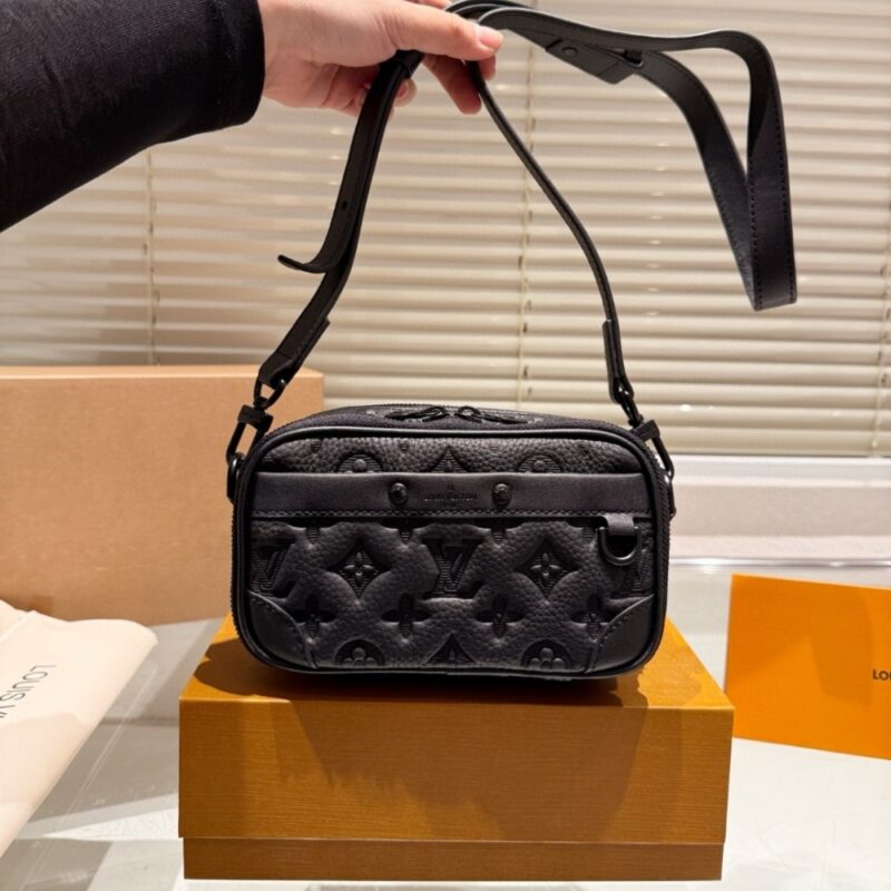 louis vuitton alpha wearable wallet monogram shadow black 19cm m82544 7p4ij.jpg