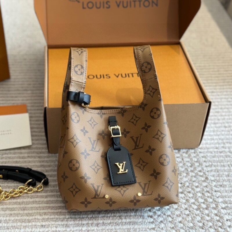 louis vuitton atlantis bb monogram reverse coated canvas 18cm m46816 nxgir.jpg