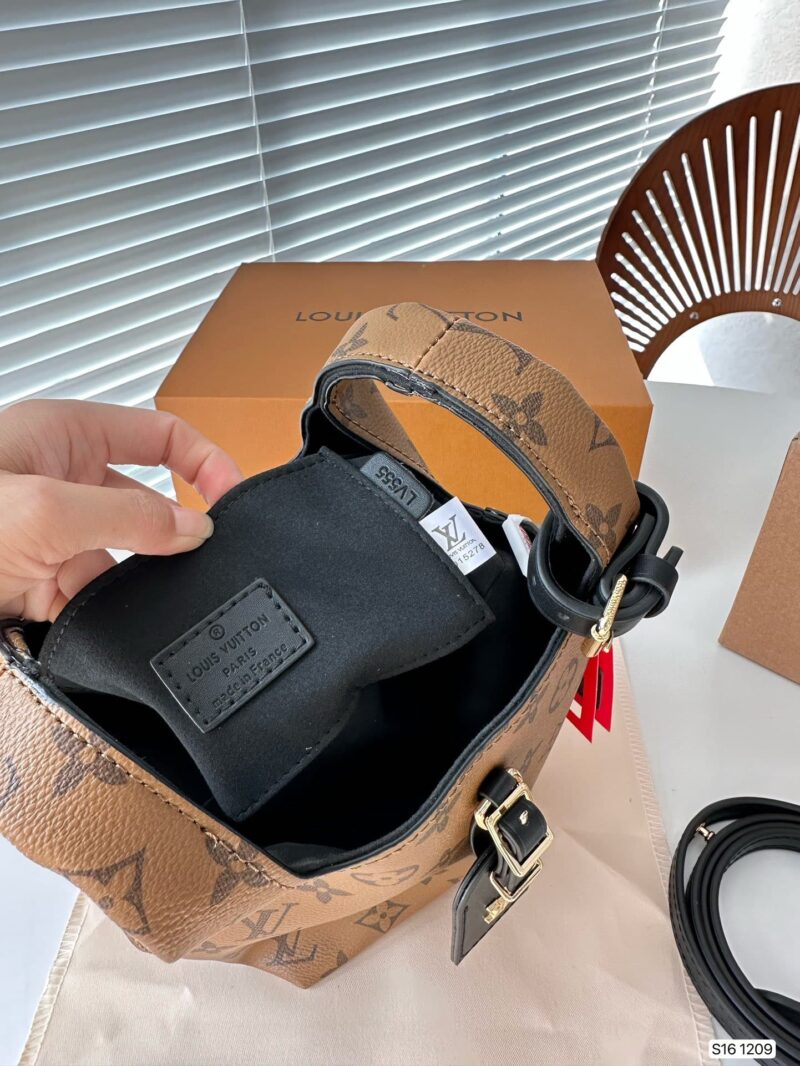 louis vuitton atlantis bucket monogram canvas 17cm m46816 iecps.jpg