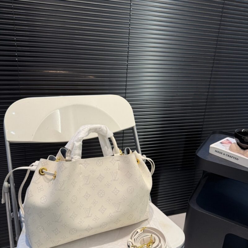 louis vuitton bella tote white 33cm ymuad.jpg