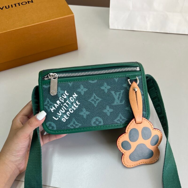 louis vuitton bosphore wearable wallet green 18cm m12637 pfvl9.jpg