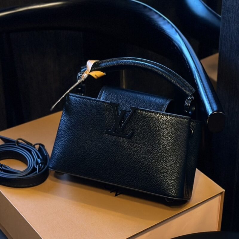 louis vuitton capucines east west mini bag black 22cm m23955 qniro.jpg