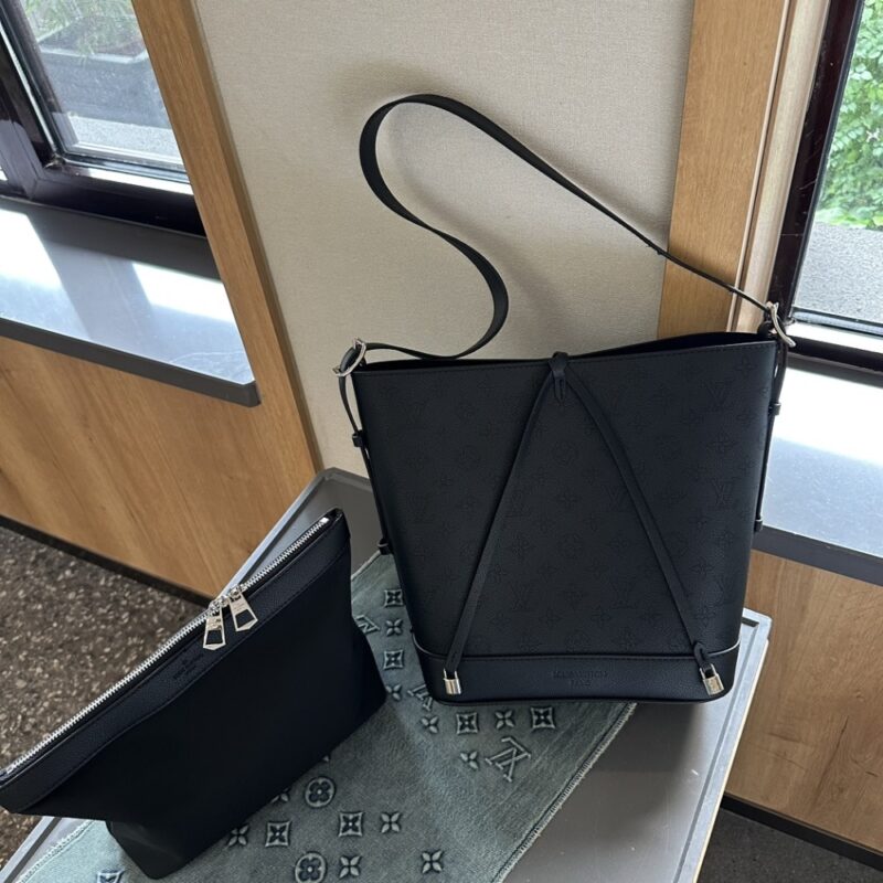 louis vuitton flore perforated mahina black 22cm m12139 kbu8s.jpg