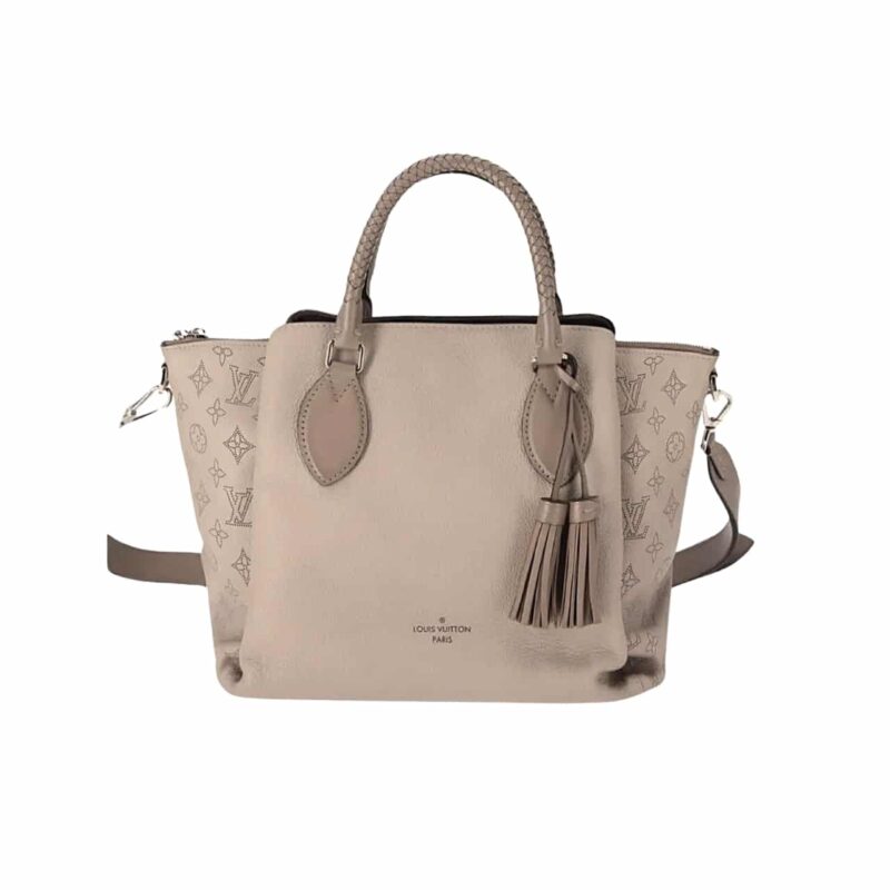 louis vuitton mahina leather haumea bag beige 30cm xe5ah.jpg