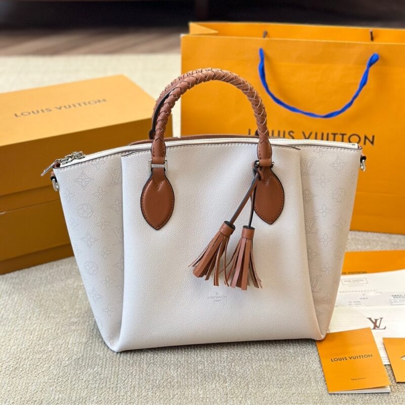 louis vuitton mahina leather haumea bag white 30cm 6xgsp.jpg