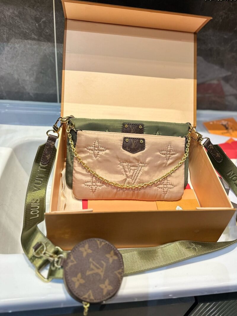 louis vuitton maxi multi pochette accessoires monogram pilow beige and green 24cm 42bqm.jpg
