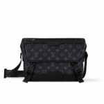 louis vuitton messenger voyager monogram eclipse bag black 28cm oajyo.jpg
