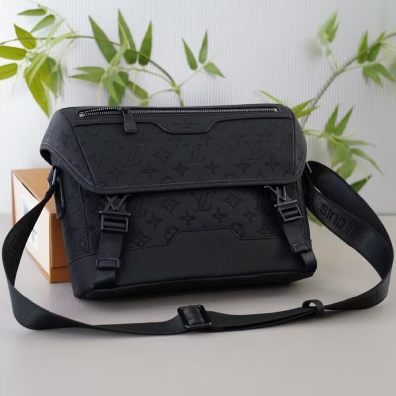 louis vuitton messenger voyager monogram shadow bag black 28cm yxu2v.jpg