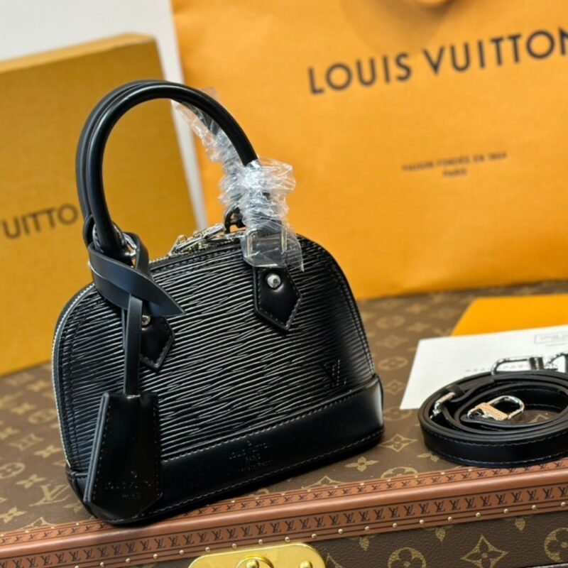 louis vuitton nano alma bag black 18cm m81945 ww8a5.jpg