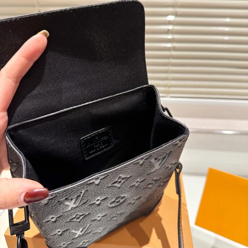 louis vuitton nano steamer bag taurillon monogram black 14cm m82772 8nylu.jpg