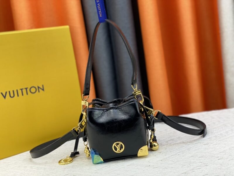 louis vuitton no purse lv charms black 15cm m82886 hbwbv.jpg
