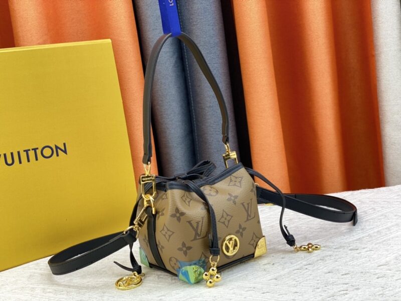 louis vuitton no purse lv charms monogram brown 15cm m82885 frert.jpg