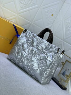louis vuitton onthego pillow handbag silver 34cm k8m7g.jpeg