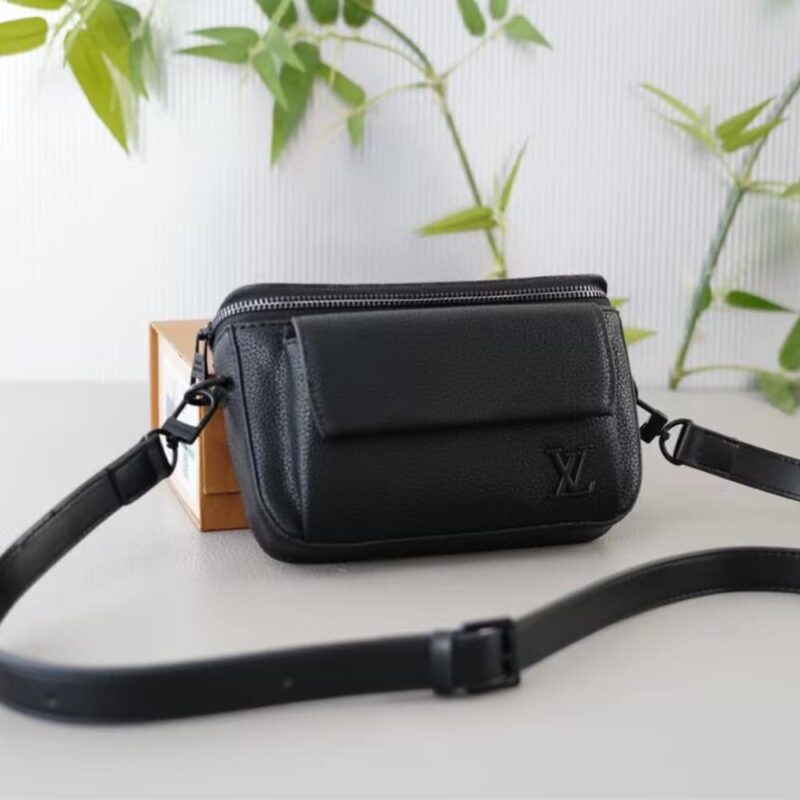 louis vuitton pilot bag black 29cm zczwt.jpg