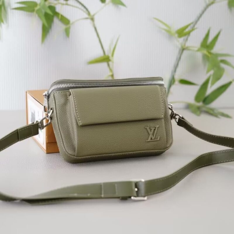 louis vuitton pilot bag khaki green 29cm kq6cj.jpg