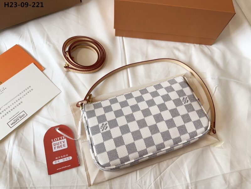 louis vuitton pochette accessoires damier azur 23cm n41207 frzmu.jpg