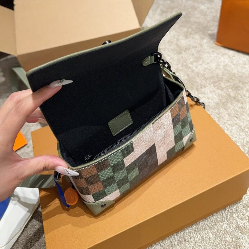 louis vuitton steamer wearable wallet damier green 17cm m83172 nyo6d.jpg