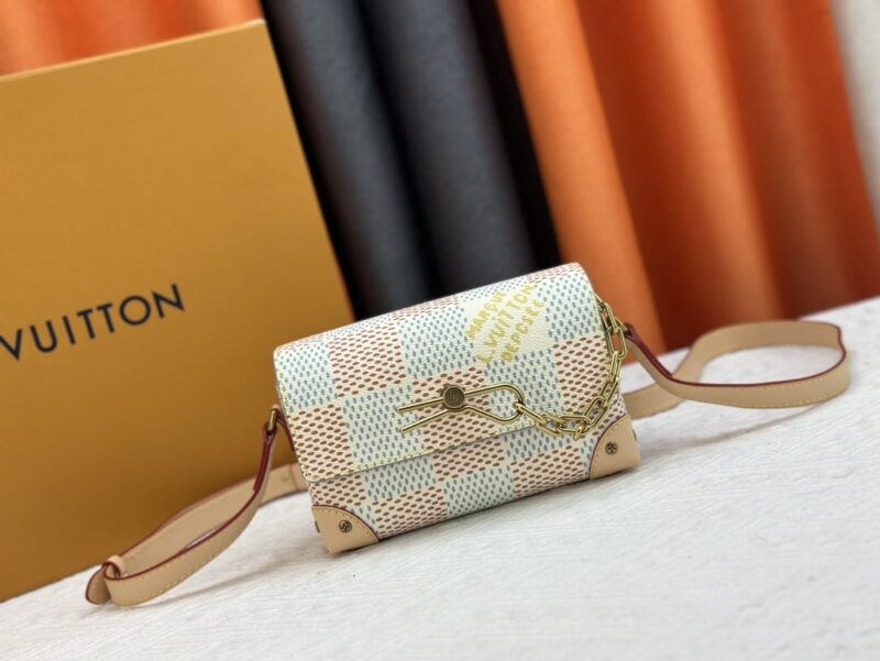 louis vuitton steamer wearable wallet white 18cm n40674 szo5e.jpg