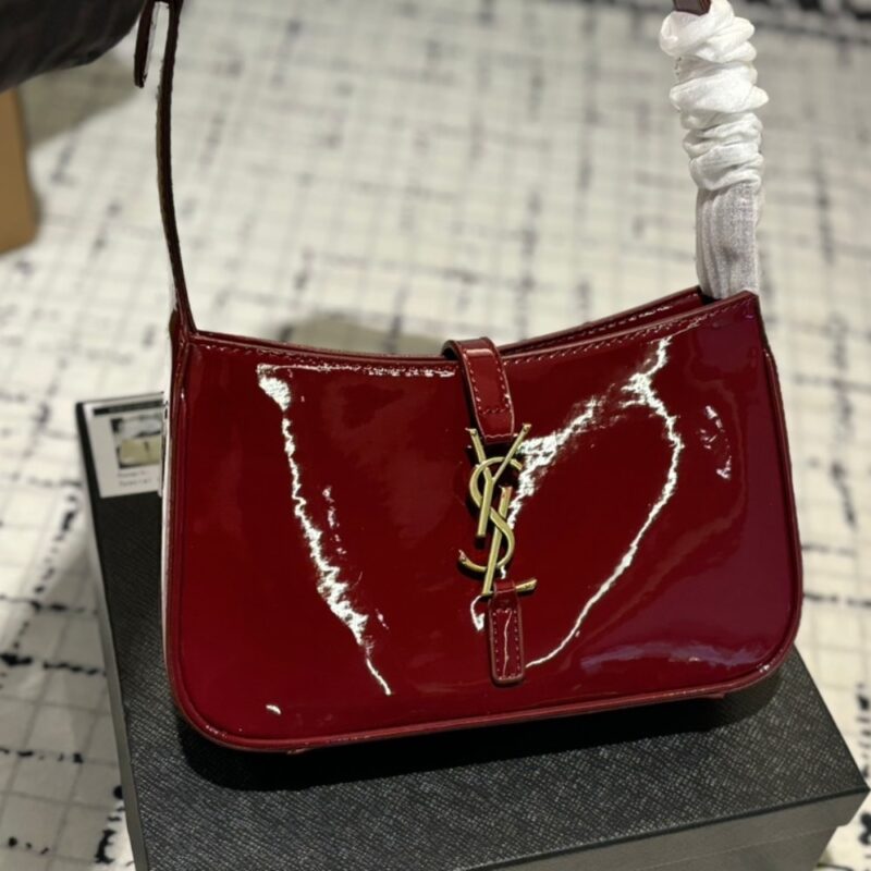 saint laurent le 5 a 7 patent hobo bag in shiny leather wine red 25cm fbemf.jpg