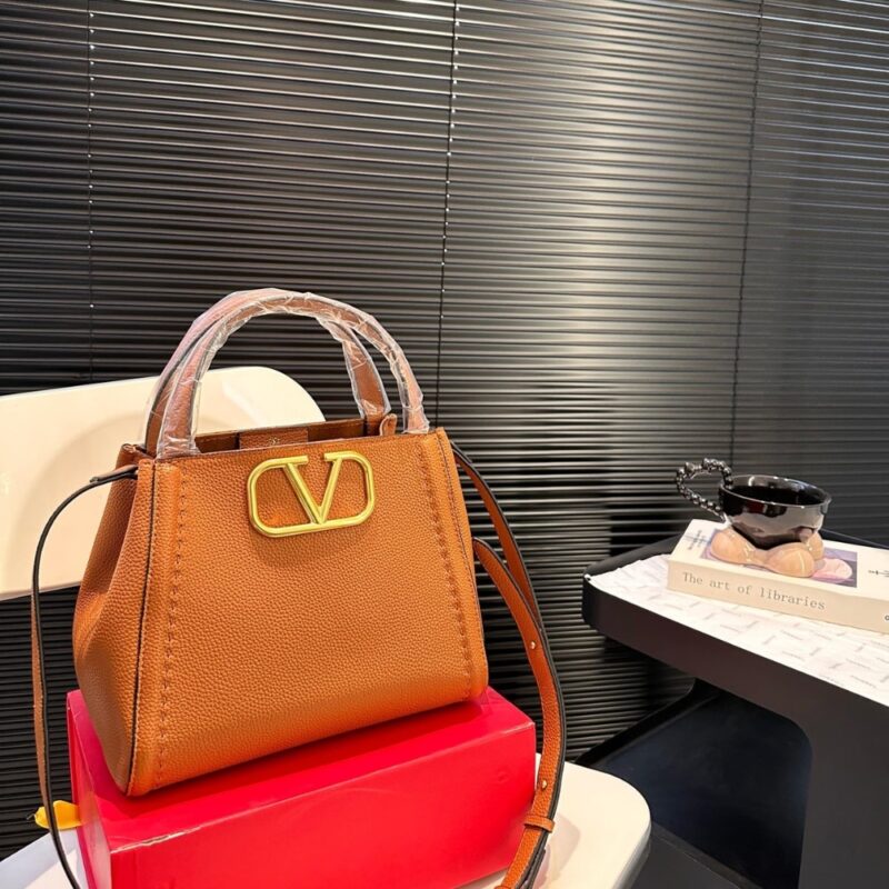 valentino garavani alltime handbag in almond 26cm 5w2b0q18imz zg1 movdp.jpg