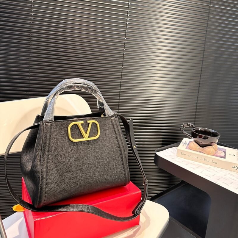 valentino garavani alltime handbag in black 26cm 5w2b0q18imz 0no kghhk.jpg