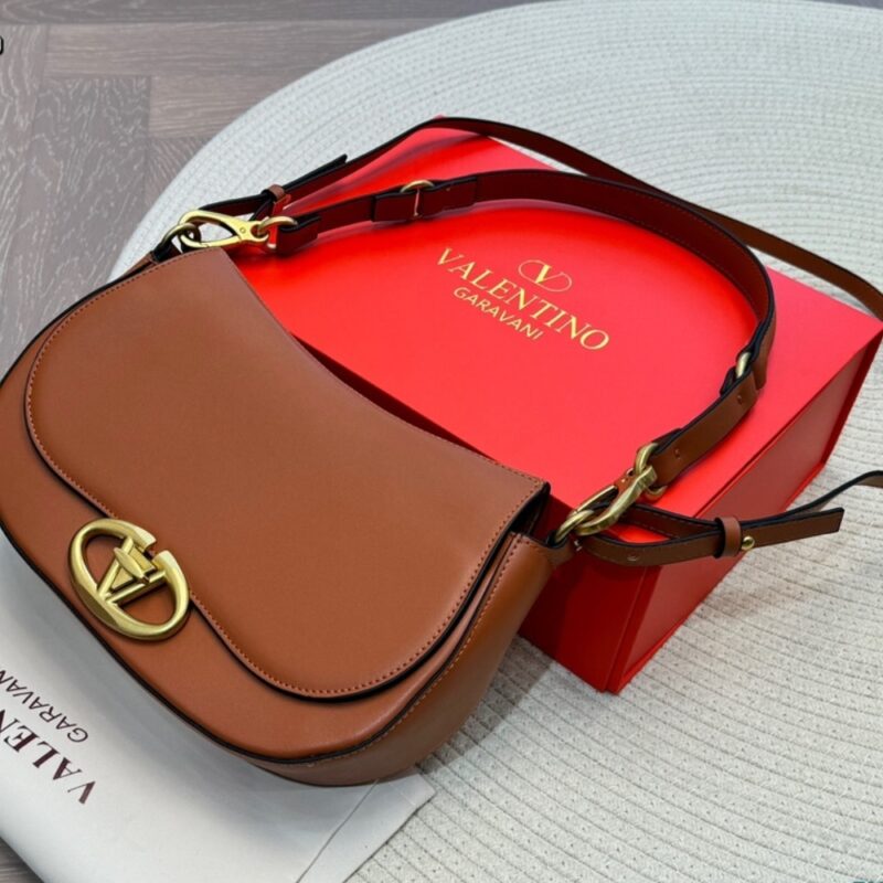 valentino garavani ohval shoulder bag almond 28cm 5w2b0n88cvc kel n3azq.jpg