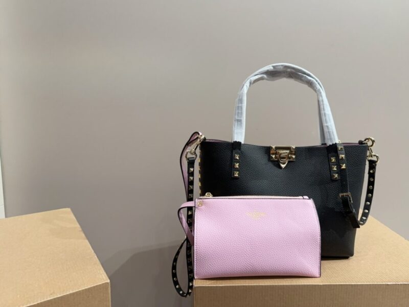 valentino garavani rockstud small tote bag black 26cm x9vub.jpg