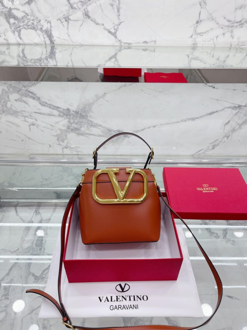 valentino garavani supervee leather bucket bag brown 20cm iuce7.jpg