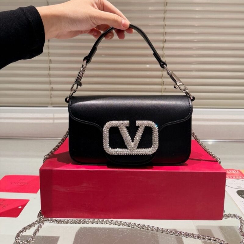 valentino loc small jewel logo black 20cm 3w2b0k53cwr249 uyd24.jpg